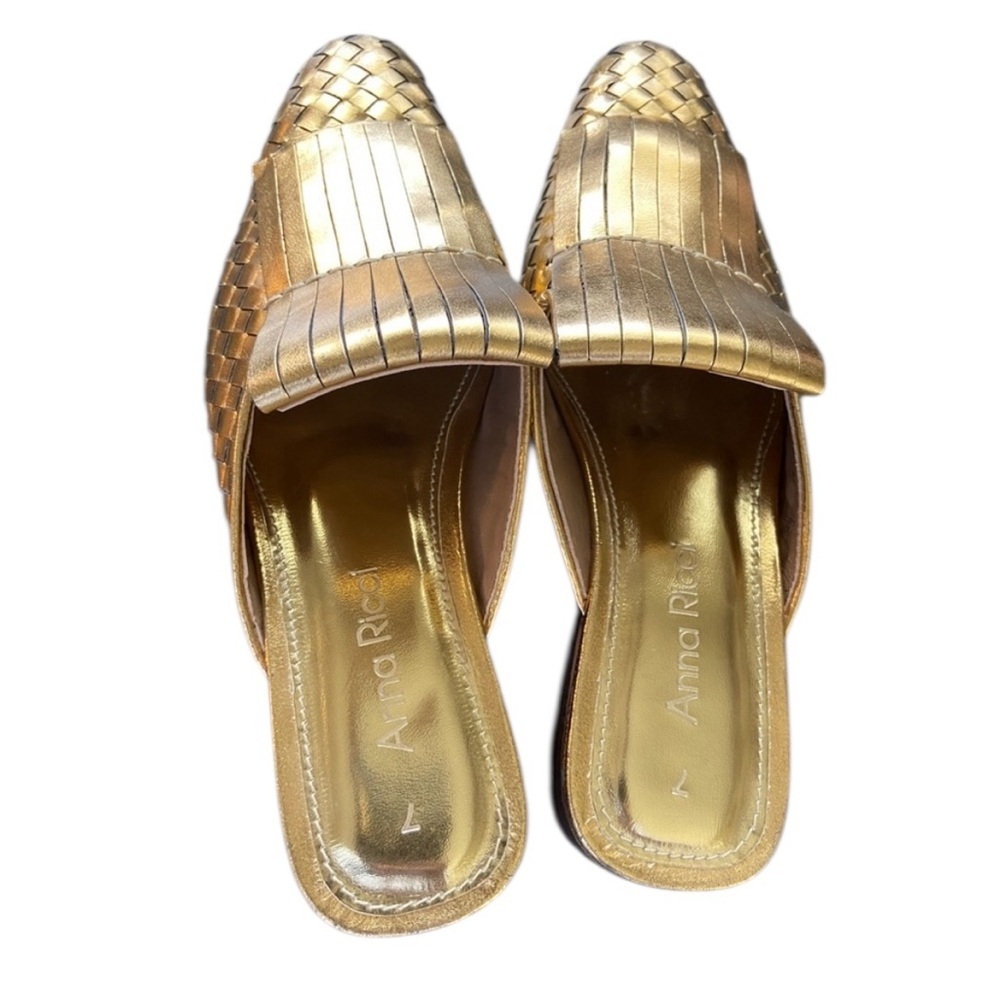 Anna Ricci Handwoven Fringe
Leather Mules - Gold Size 7 - Picture 6 of 6